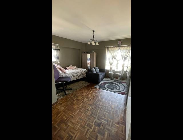 2.5 BEDROOM APARTMENT FOR SALE IN GLENWOOD